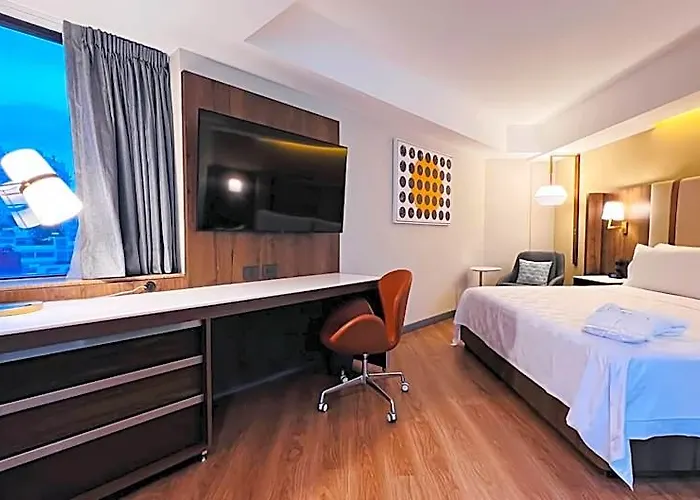 Hotel City-plaza Universidad By Ihg 4*